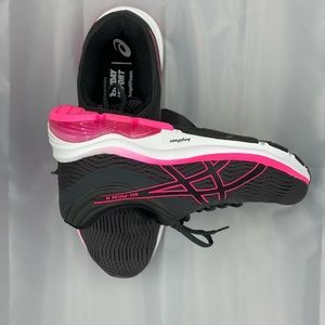New Women blue and Pink ASICS 91/2.  New without tag.  Amplifoam Gel-Pulse II